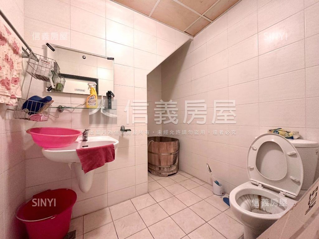 全聯正對面燙金店面房屋室內格局與周邊環境