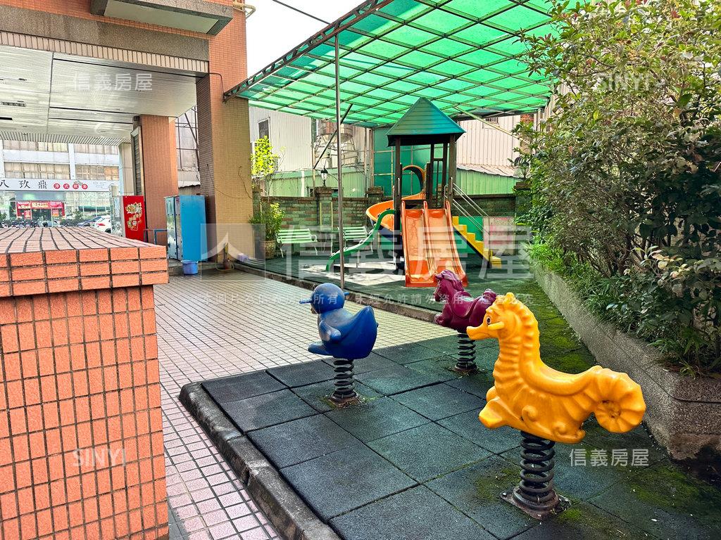 近中山醫大三元白金特區房屋室內格局與周邊環境