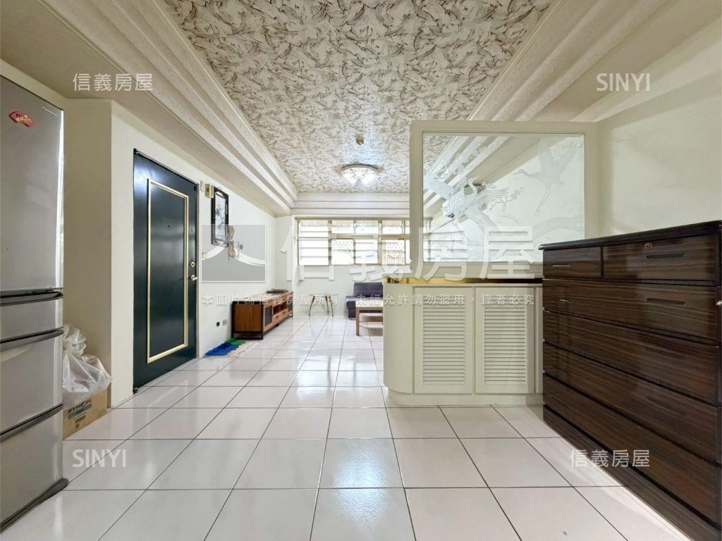 大順金品。華廈電梯３房房屋室內格局與周邊環境