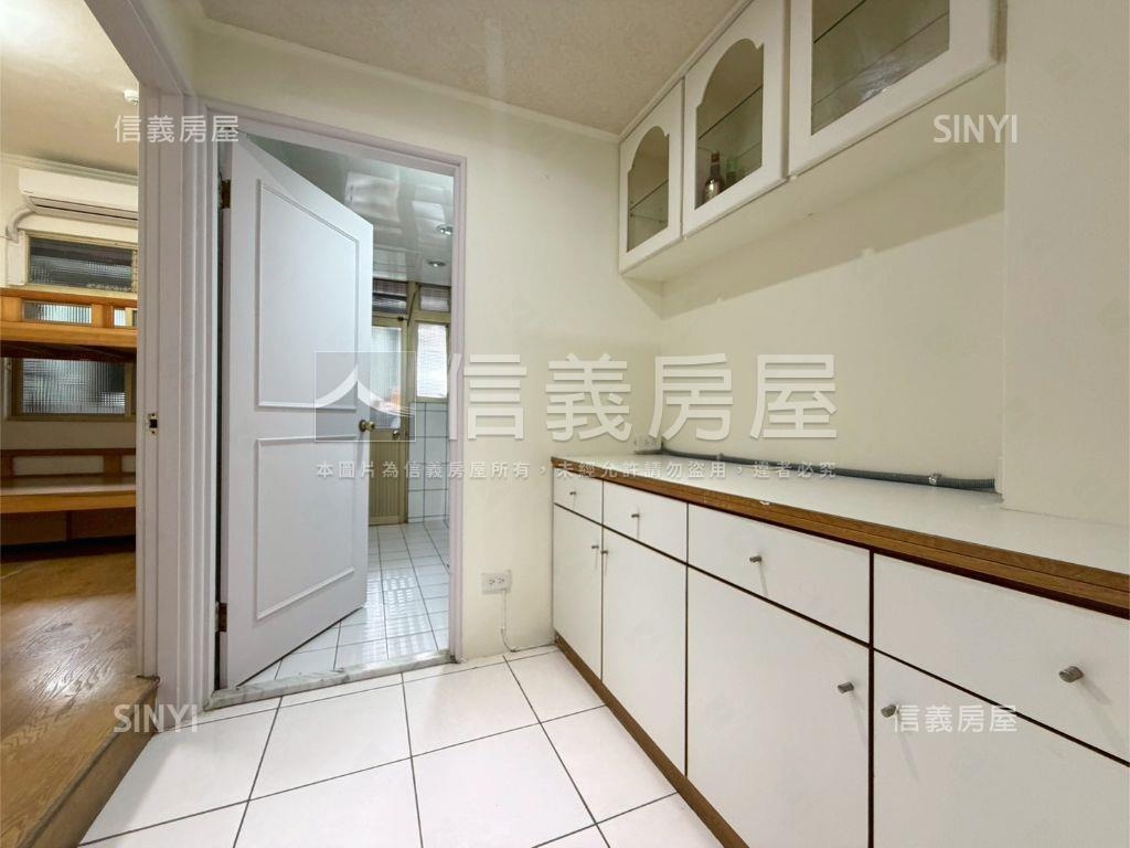 大順金品。華廈電梯３房房屋室內格局與周邊環境