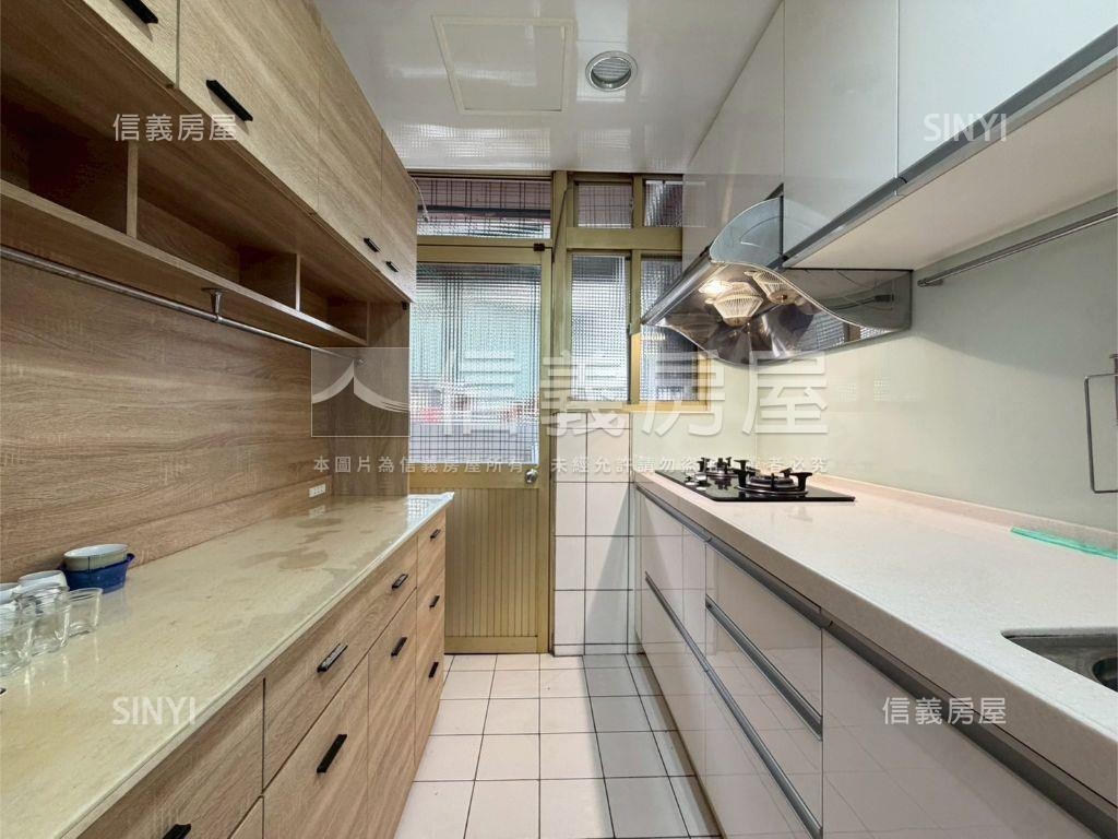 大順金品。華廈電梯３房房屋室內格局與周邊環境