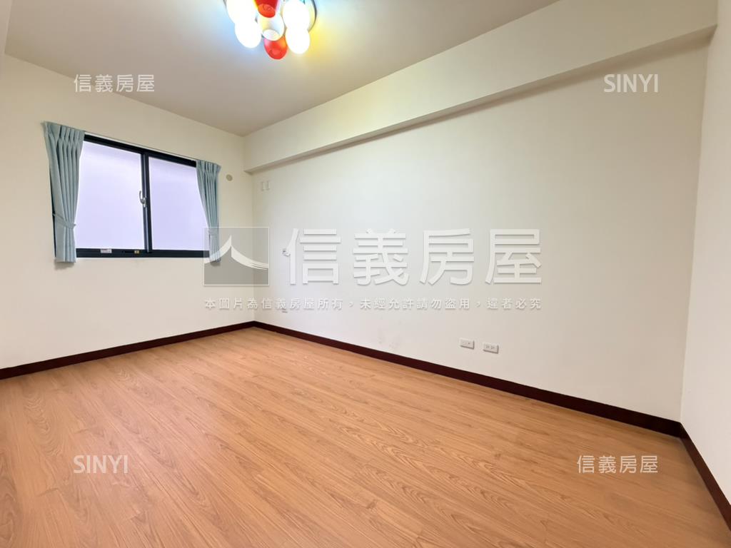 面寬併排雙車別墅房屋室內格局與周邊環境