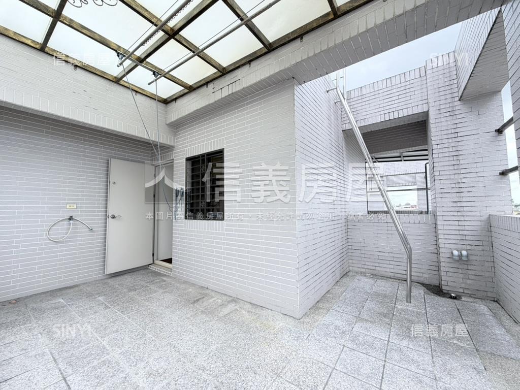 面寬併排雙車別墅房屋室內格局與周邊環境
