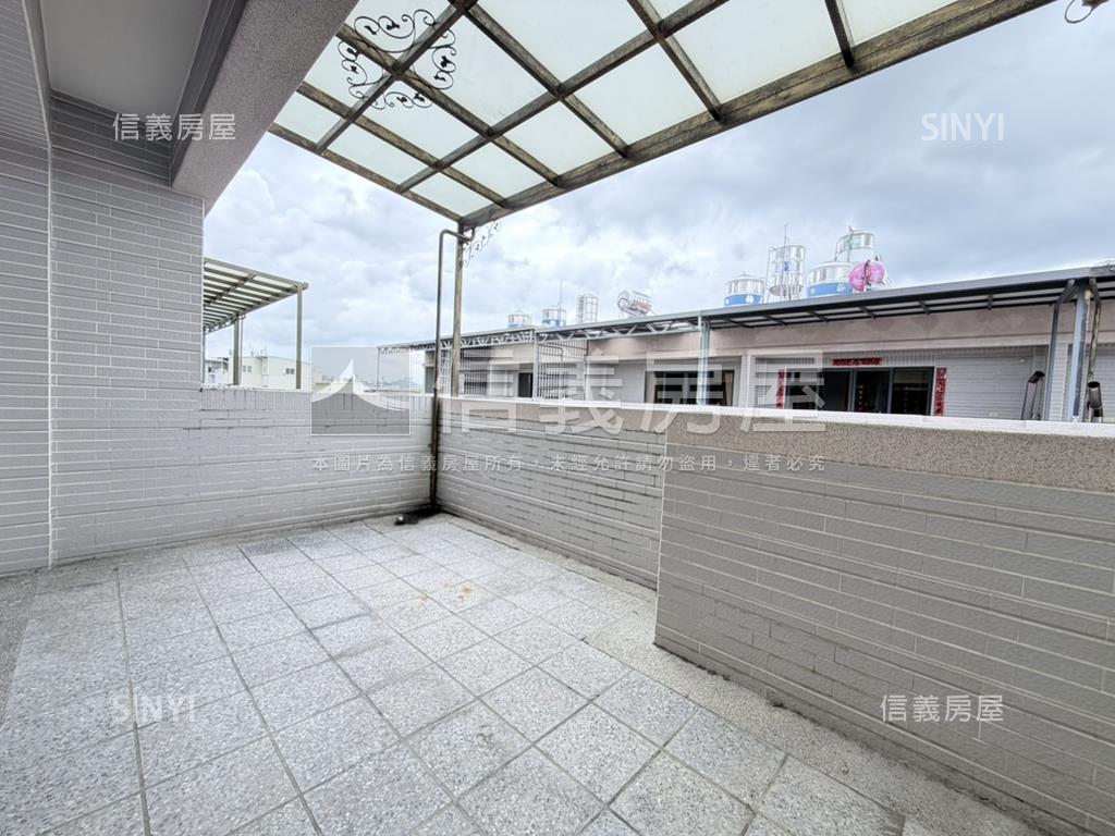 面寬併排雙車別墅房屋室內格局與周邊環境