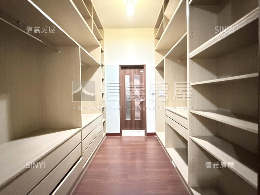 面寬併排雙車別墅房屋室內格局與周邊環境