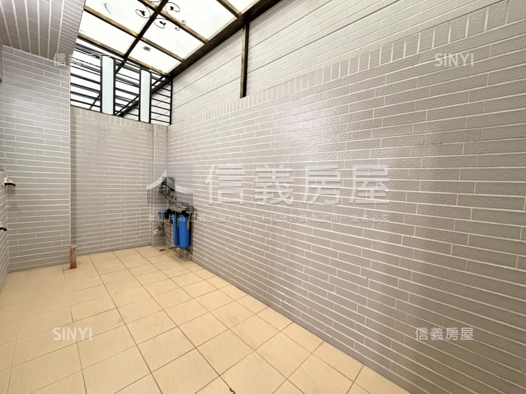 面寬併排雙車別墅房屋室內格局與周邊環境