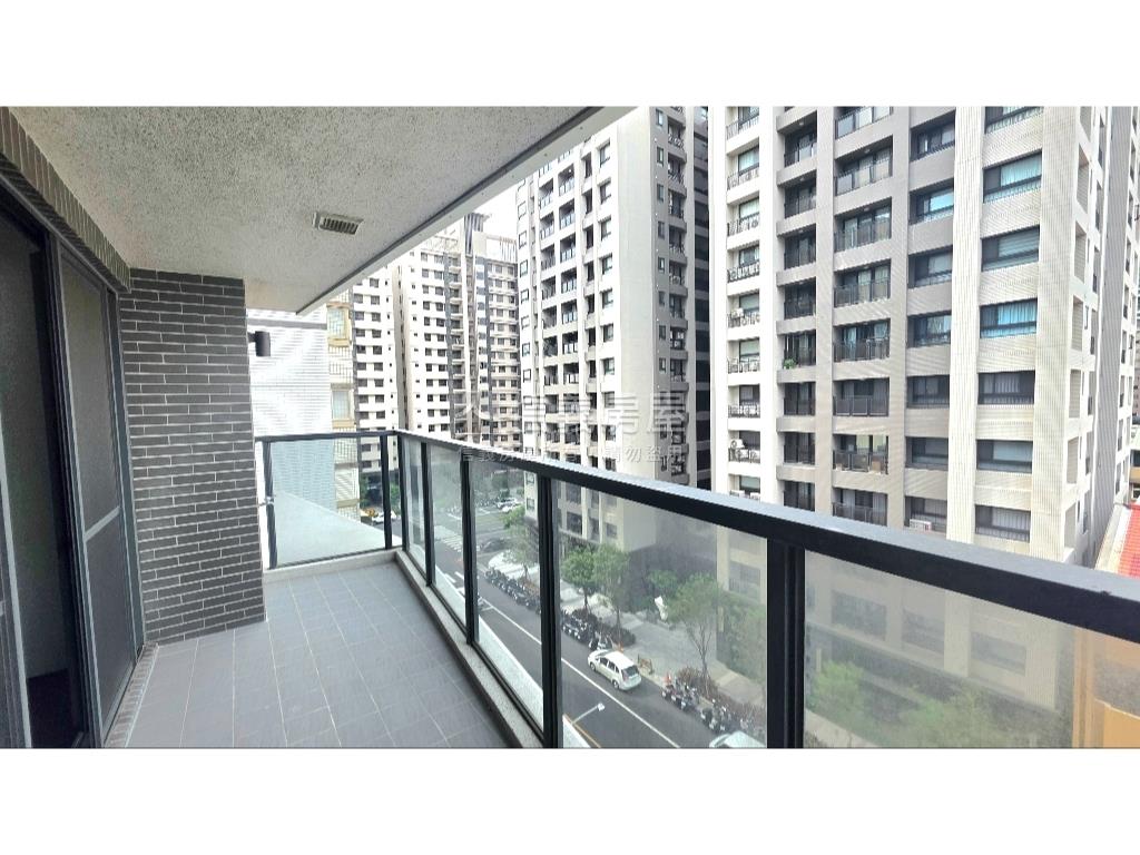 全新精緻商辦歡迎洽詢房屋室內格局與周邊環境