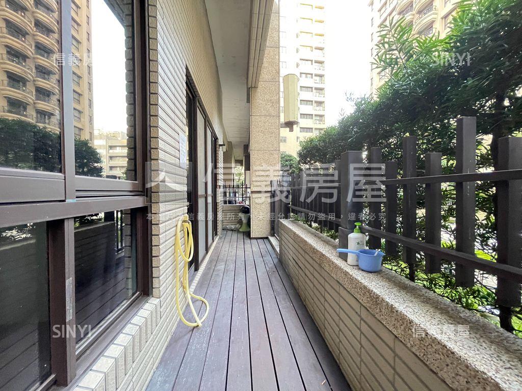 京王邊間３面採光挑高戶房屋室內格局與周邊環境