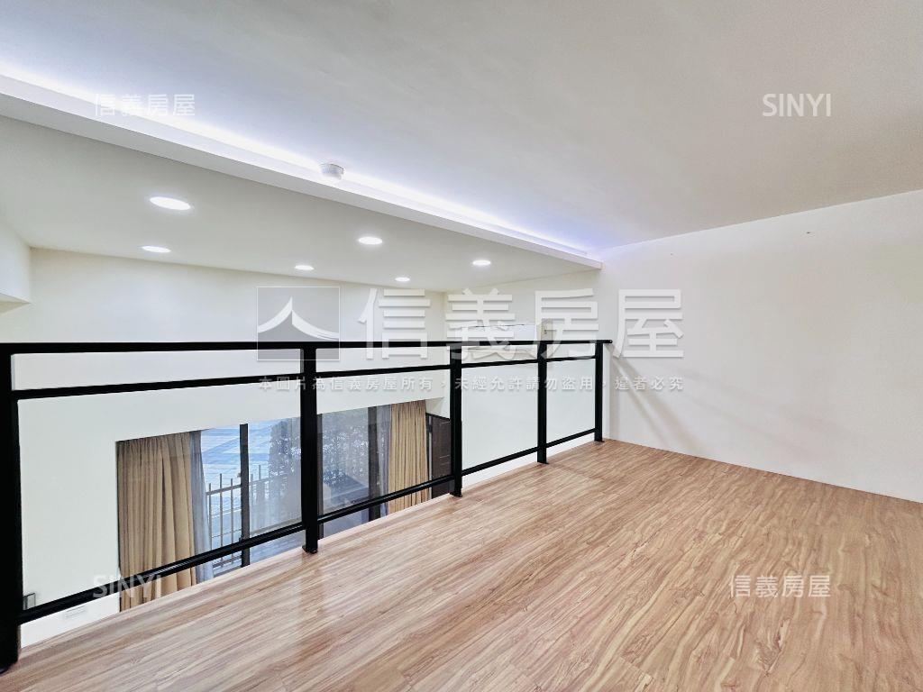 京王邊間３面採光挑高戶房屋室內格局與周邊環境