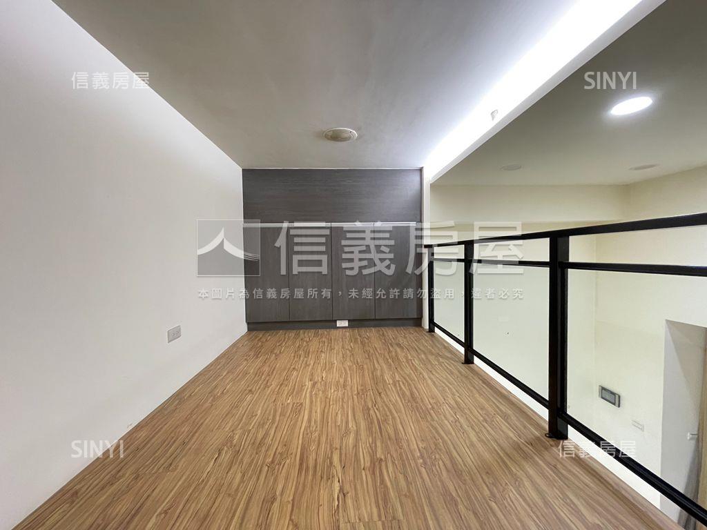 京王邊間３面採光挑高戶房屋室內格局與周邊環境