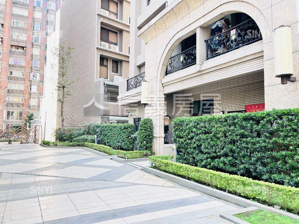 京王邊間３面採光挑高戶房屋室內格局與周邊環境