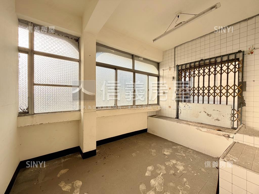 文化中心三角窗透店房屋室內格局與周邊環境