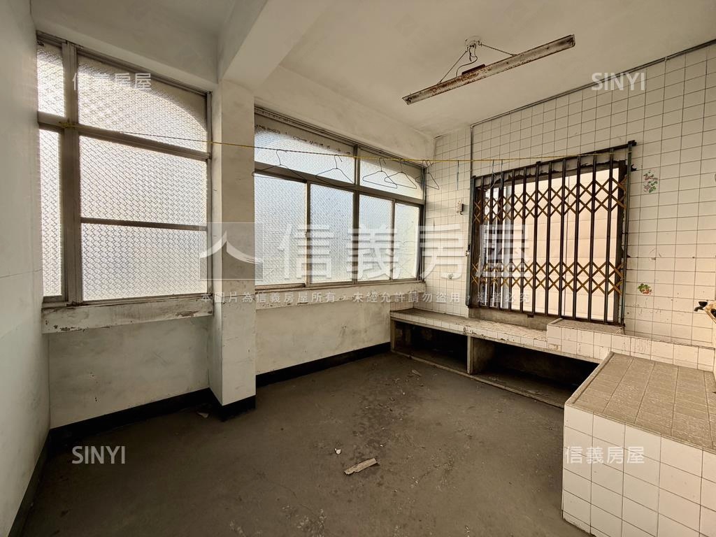 文化中心三角窗透店房屋室內格局與周邊環境