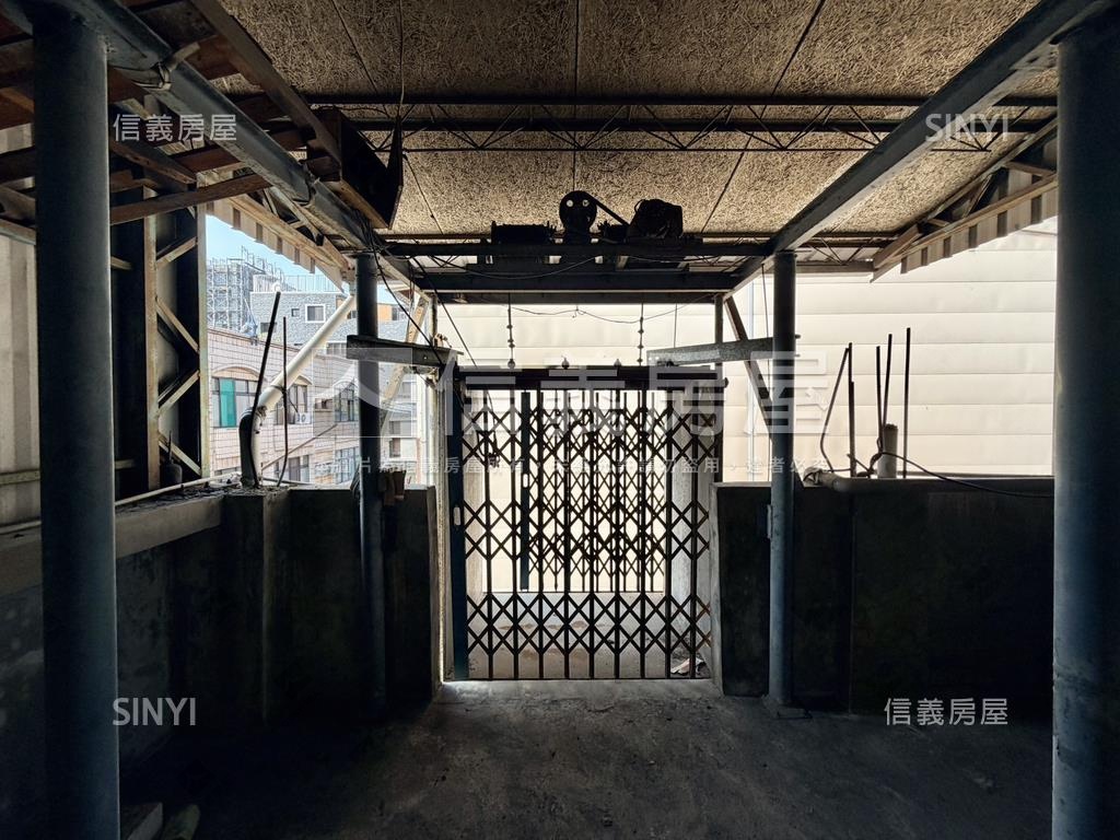 文化中心三角窗透店房屋室內格局與周邊環境