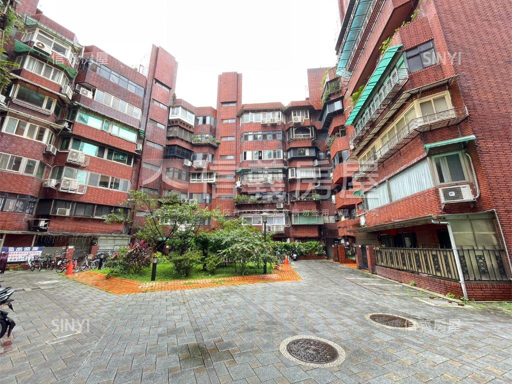 公園景觀電梯四房美屋房屋室內格局與周邊環境