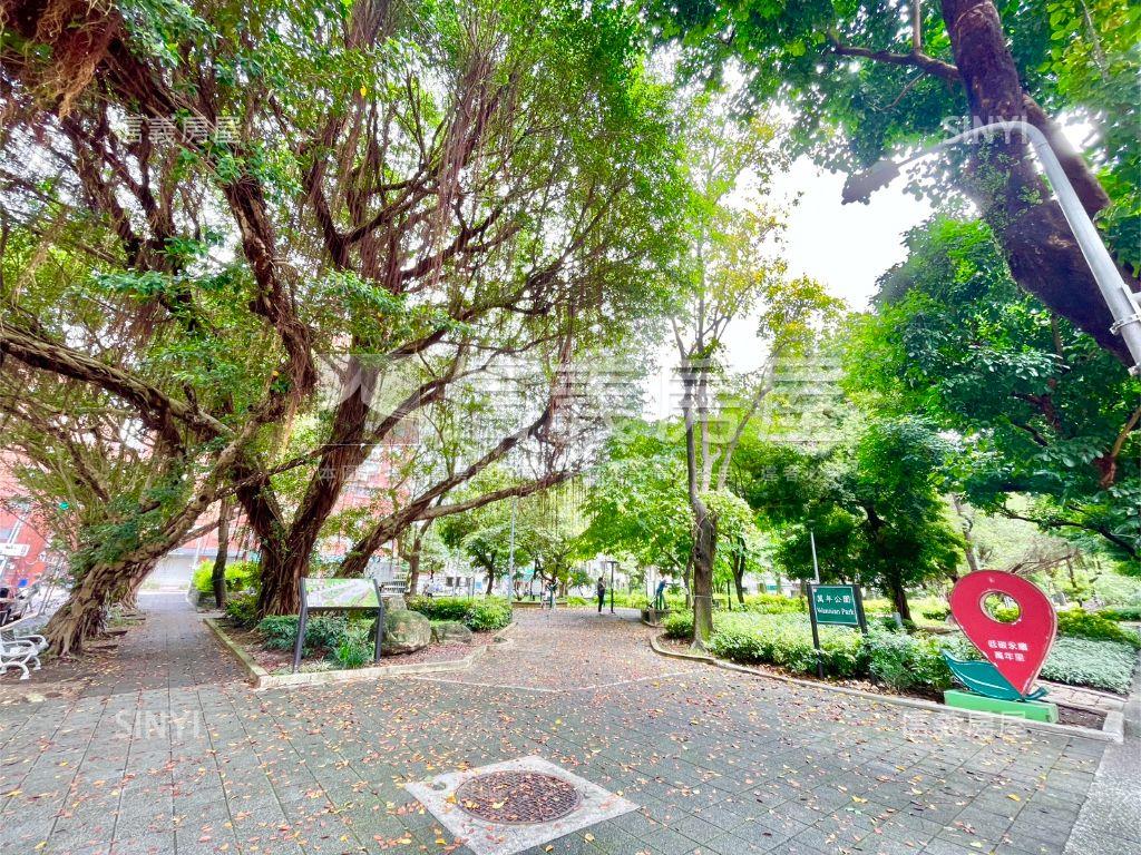 公園景觀電梯四房美屋房屋室內格局與周邊環境