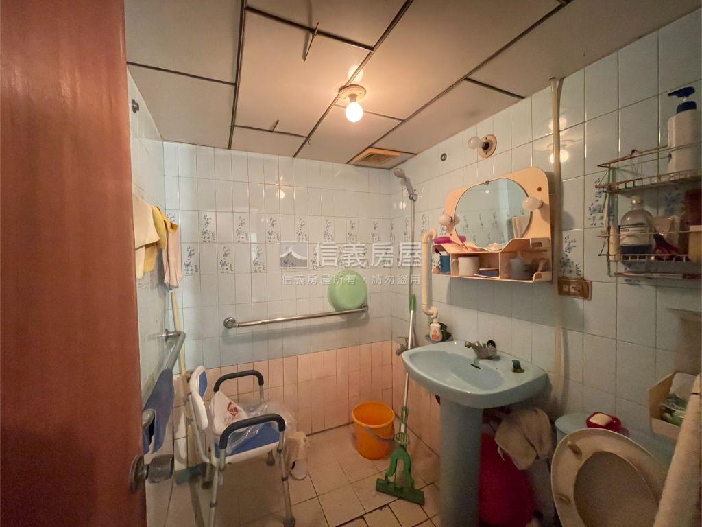 公園景觀電梯四房美屋房屋室內格局與周邊環境
