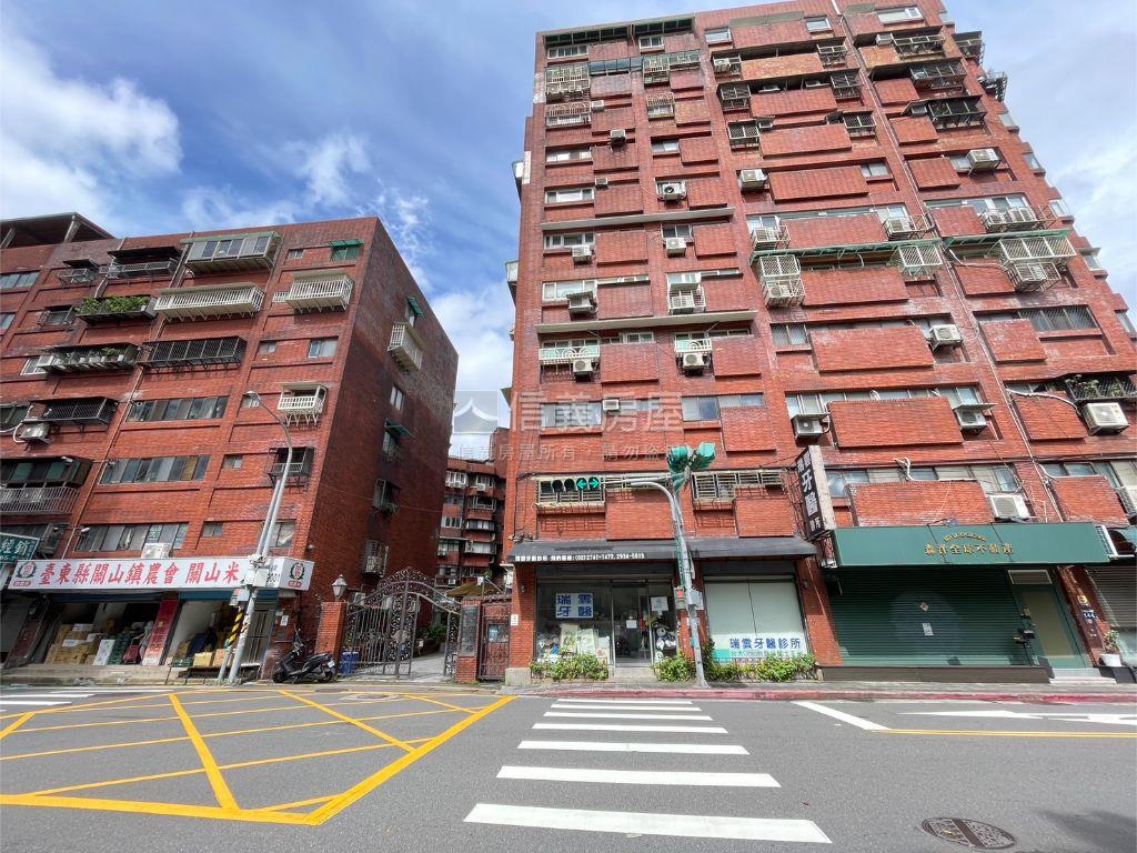 公園景觀電梯四房美屋房屋室內格局與周邊環境