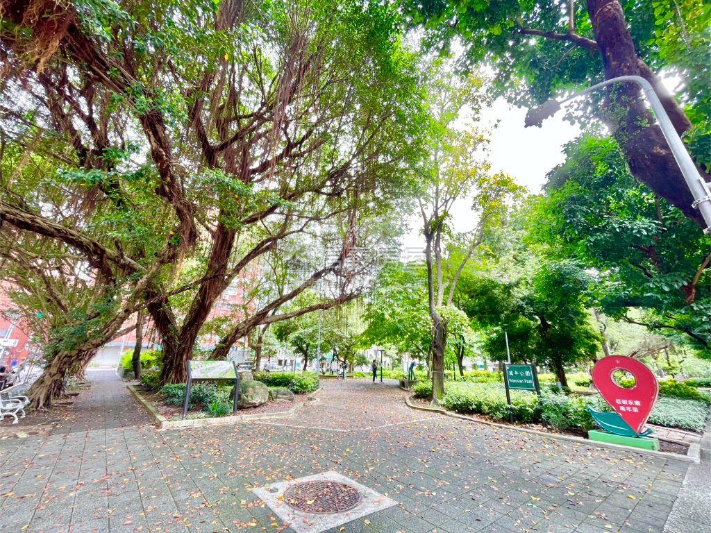 公園景觀電梯四房美屋房屋室內格局與周邊環境