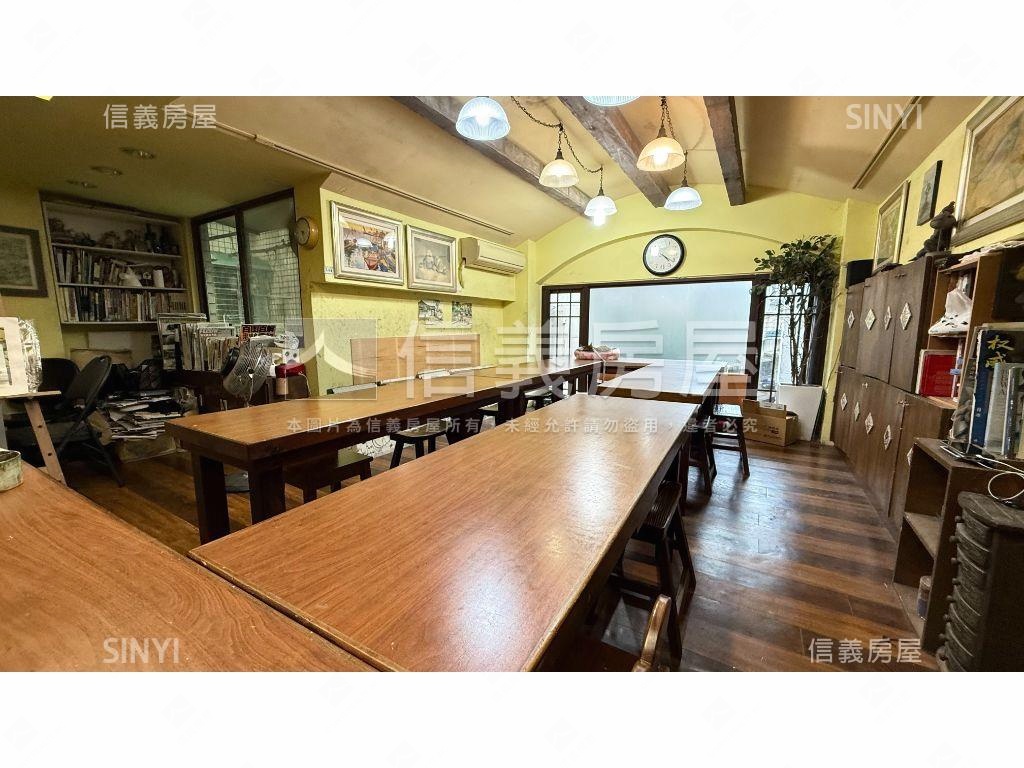 萬隆藝術家三房車位房屋室內格局與周邊環境