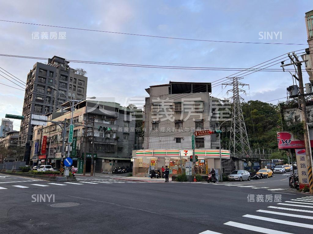 萬隆藝術家三房車位房屋室內格局與周邊環境
