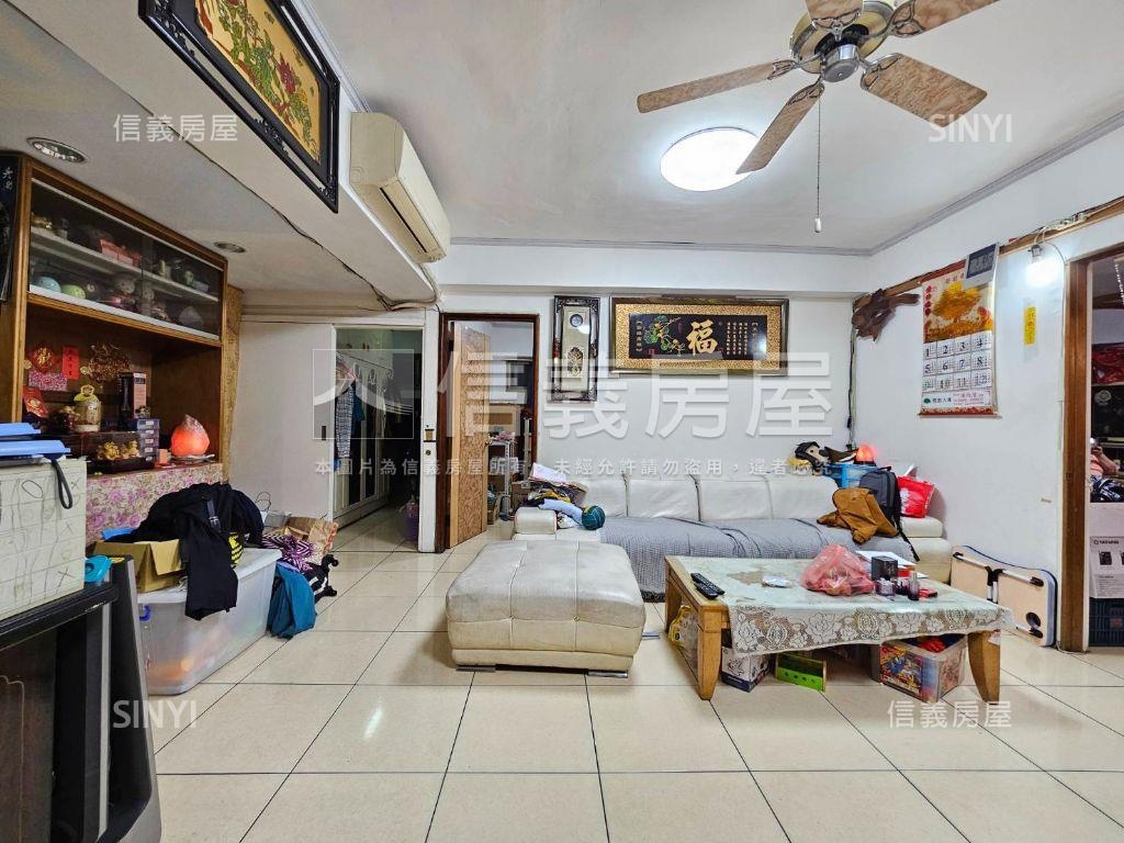 下樓去買菜邊間採光大公寓房屋室內格局與周邊環境