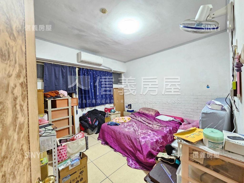 下樓去買菜邊間採光大公寓房屋室內格局與周邊環境