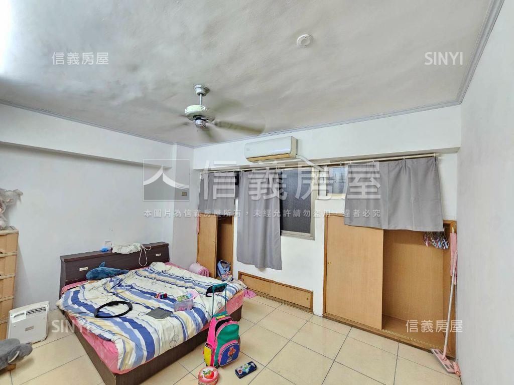 下樓去買菜邊間採光大公寓房屋室內格局與周邊環境