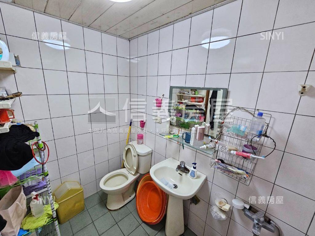 下樓去買菜邊間採光大公寓房屋室內格局與周邊環境