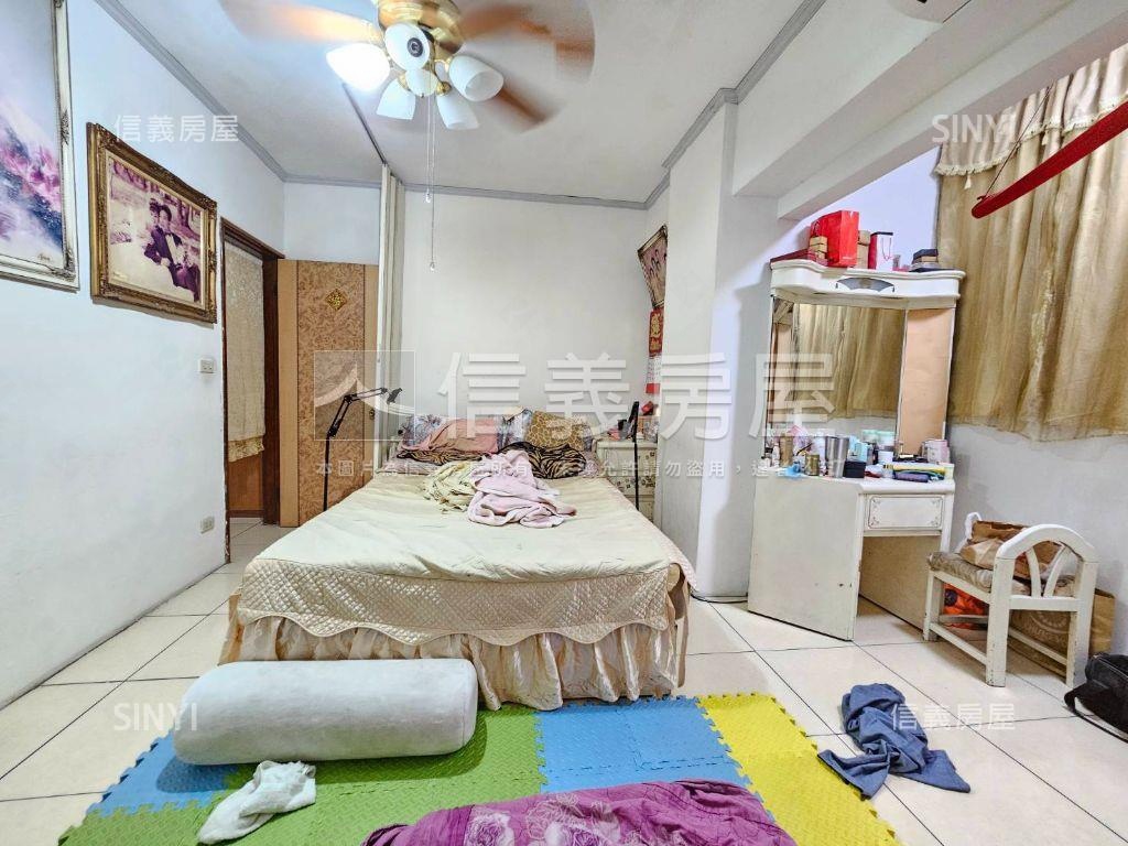 下樓去買菜邊間採光大公寓房屋室內格局與周邊環境