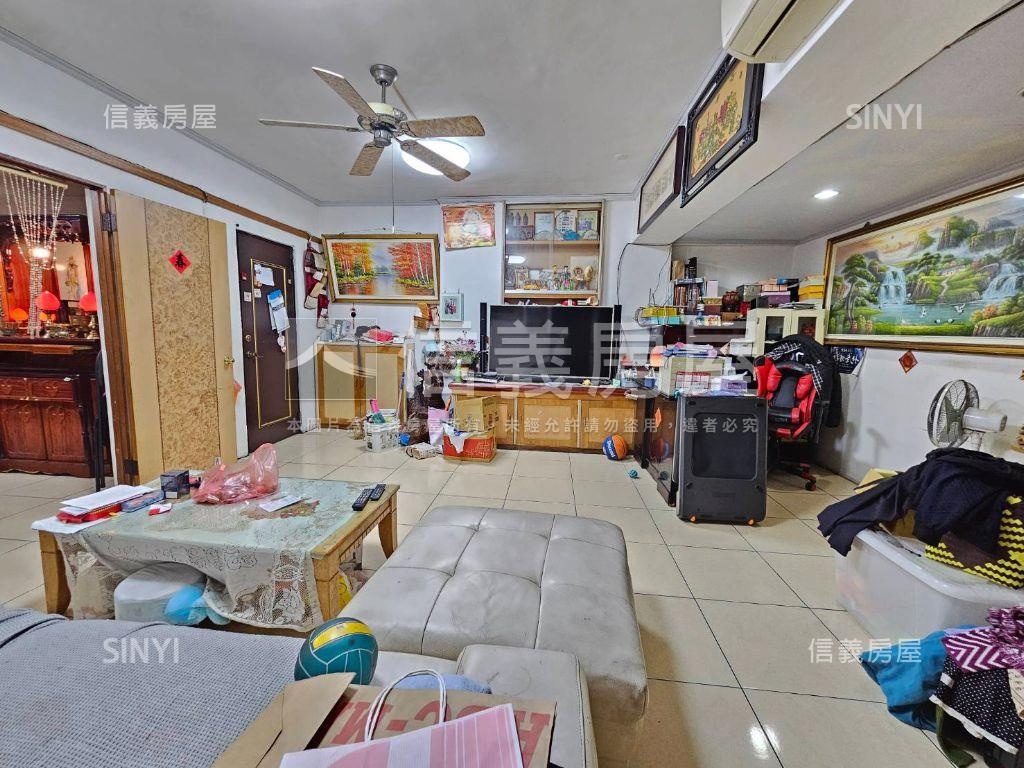 下樓去買菜邊間採光大公寓房屋室內格局與周邊環境