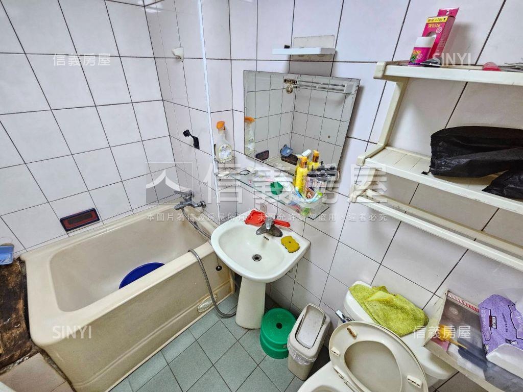 下樓去買菜邊間採光大公寓房屋室內格局與周邊環境