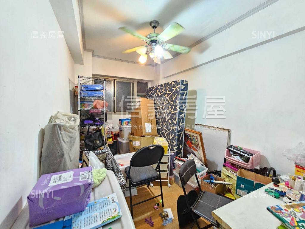 下樓去買菜邊間採光大公寓房屋室內格局與周邊環境