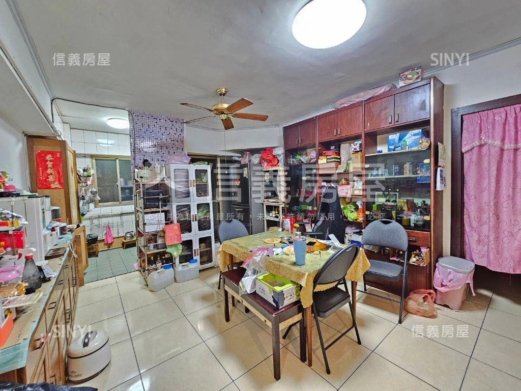 下樓去買菜邊間採光大公寓房屋室內格局與周邊環境