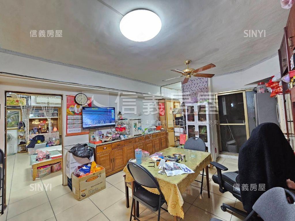 下樓去買菜邊間採光大公寓房屋室內格局與周邊環境