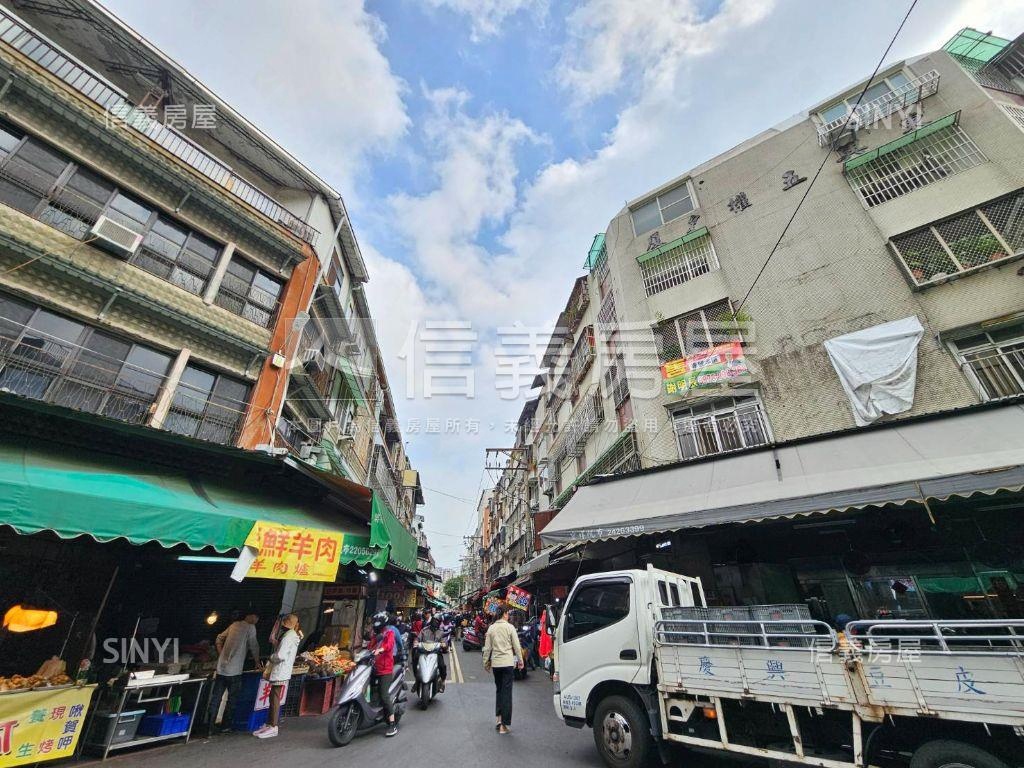 下樓去買菜邊間採光大公寓房屋室內格局與周邊環境