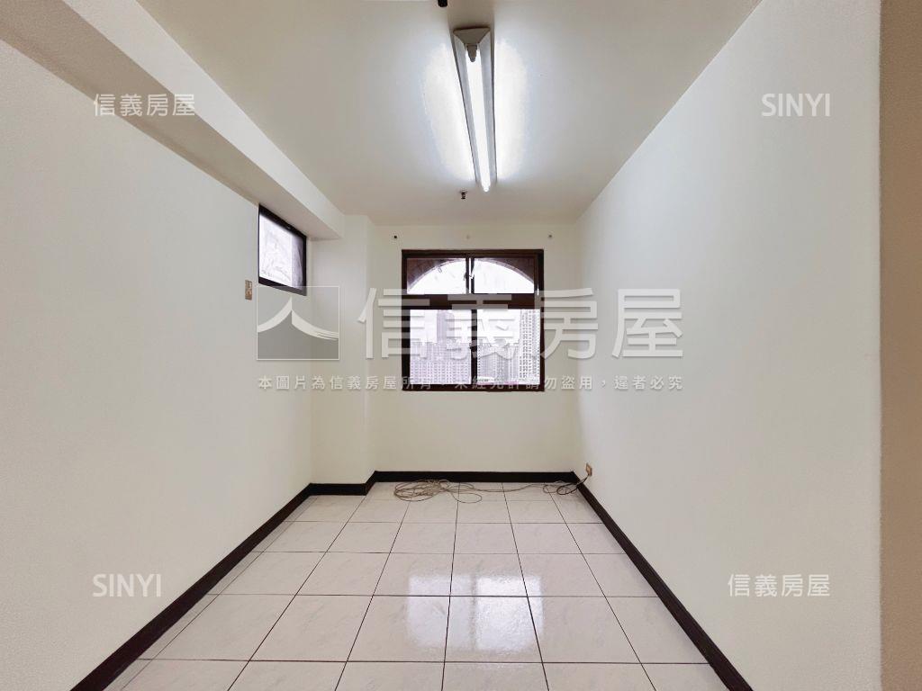 Ａ９三井小資三房平面車位房屋室內格局與周邊環境