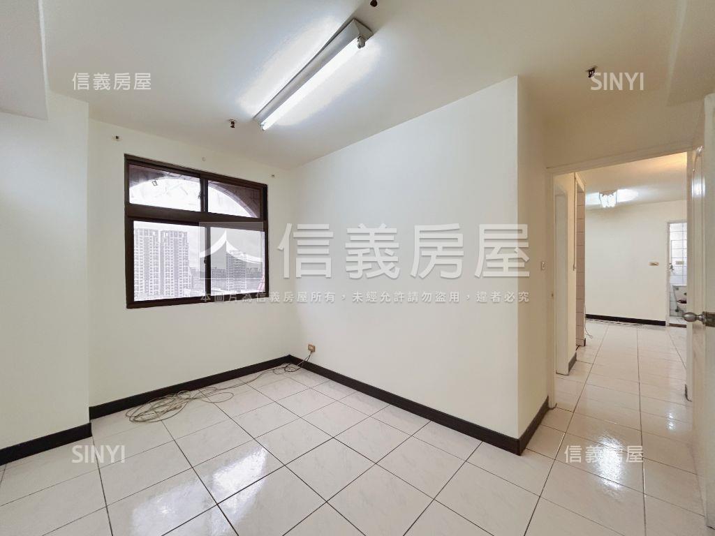 Ａ９三井小資三房平面車位房屋室內格局與周邊環境