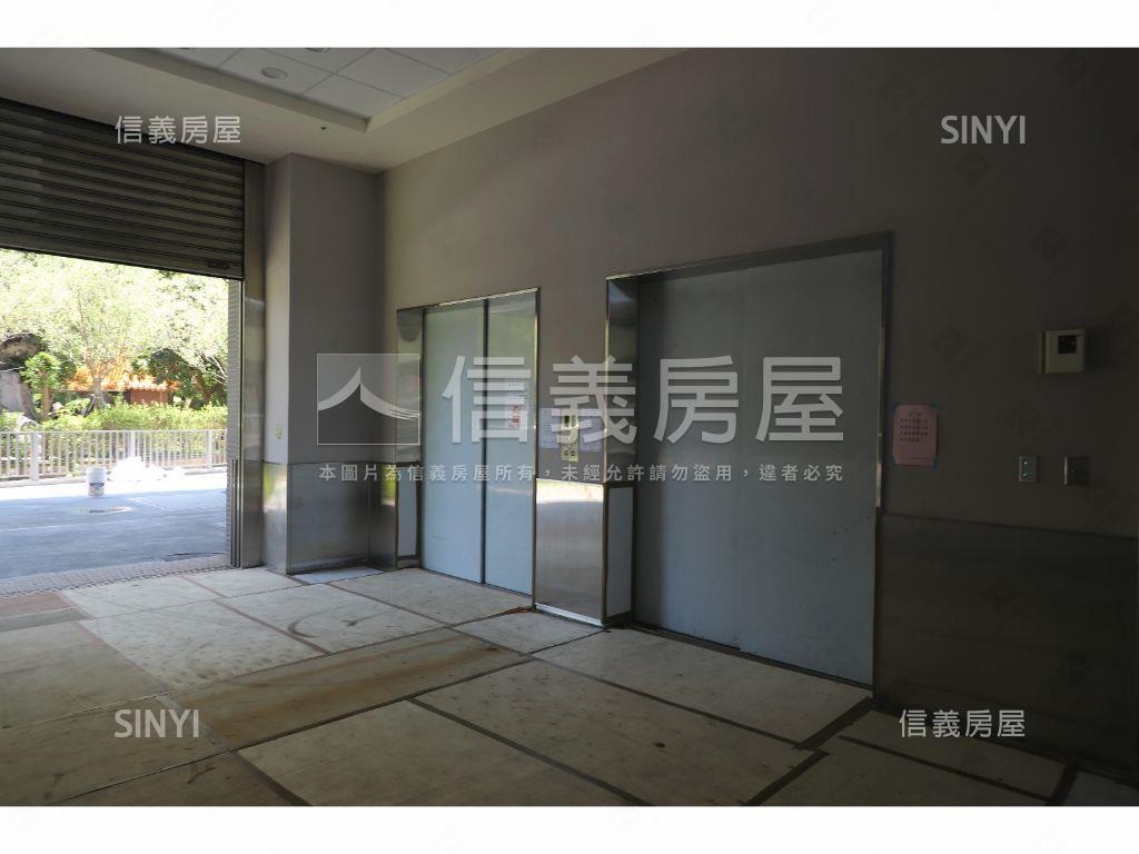 永寧捷運旁３００坪辦公房屋室內格局與周邊環境