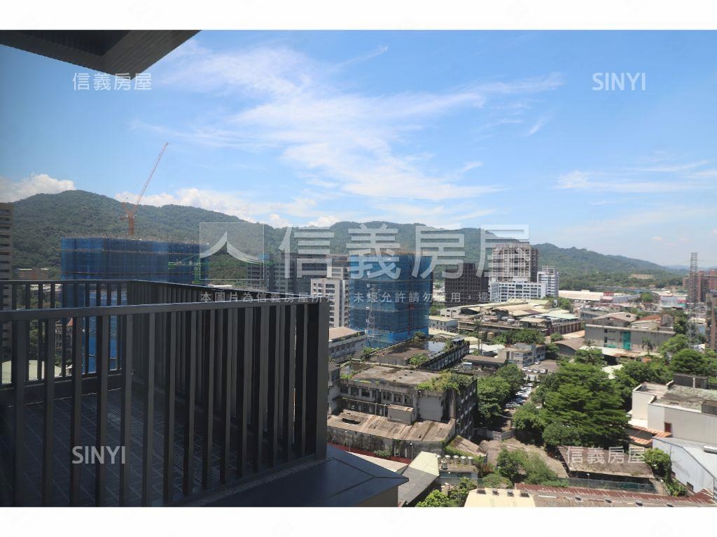 永寧捷運旁３００坪辦公房屋室內格局與周邊環境