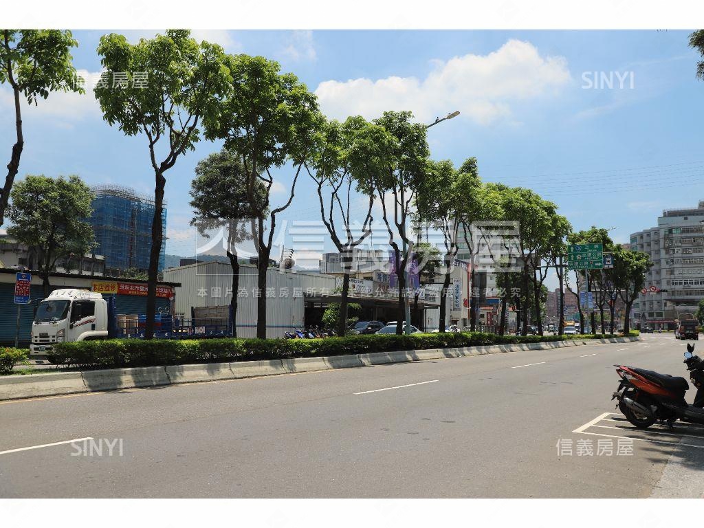 永寧捷運旁３００坪辦公房屋室內格局與周邊環境