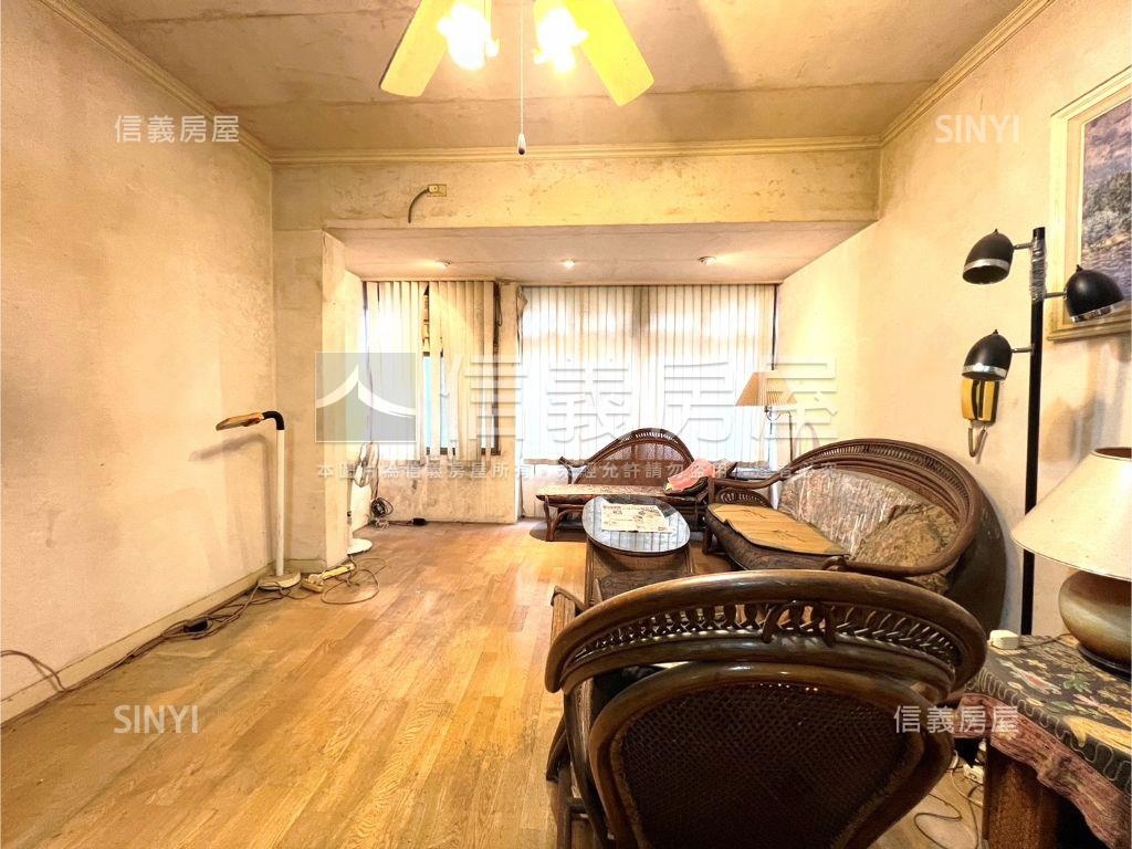 近萬大線ＬＧ０８靜巷雅寓房屋室內格局與周邊環境