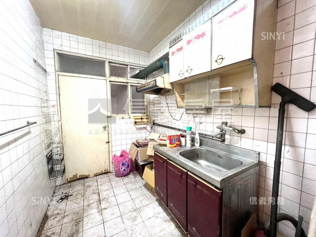 近萬大線ＬＧ０８靜巷雅寓房屋室內格局與周邊環境