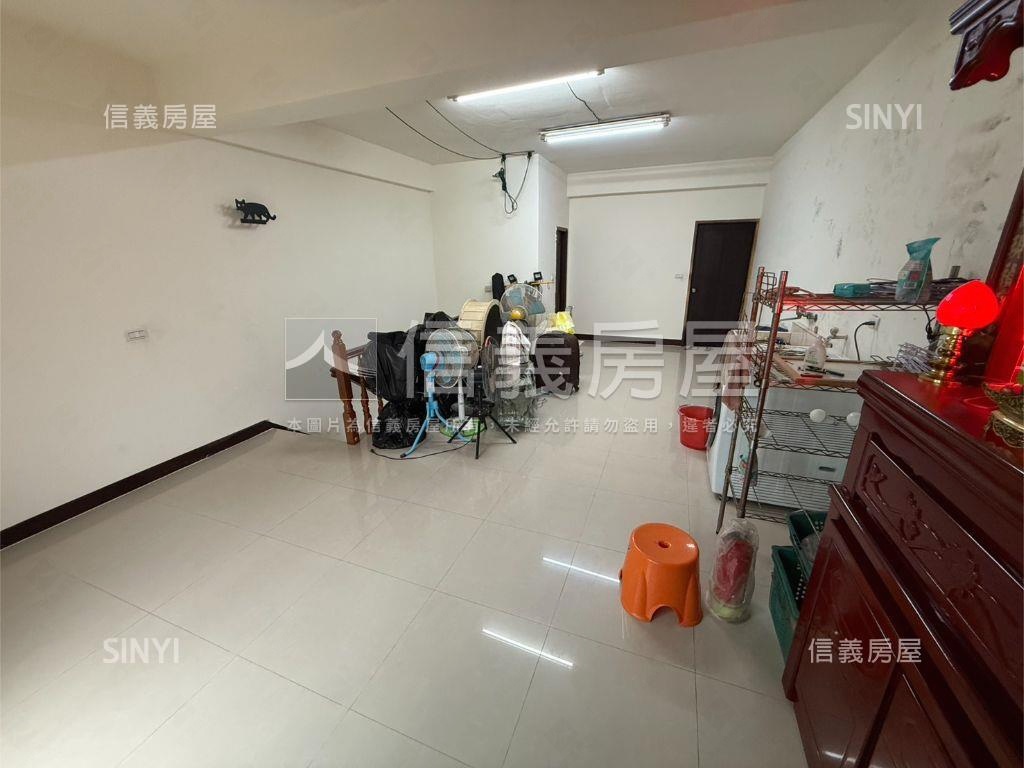 龍岡路整修透天房屋室內格局與周邊環境