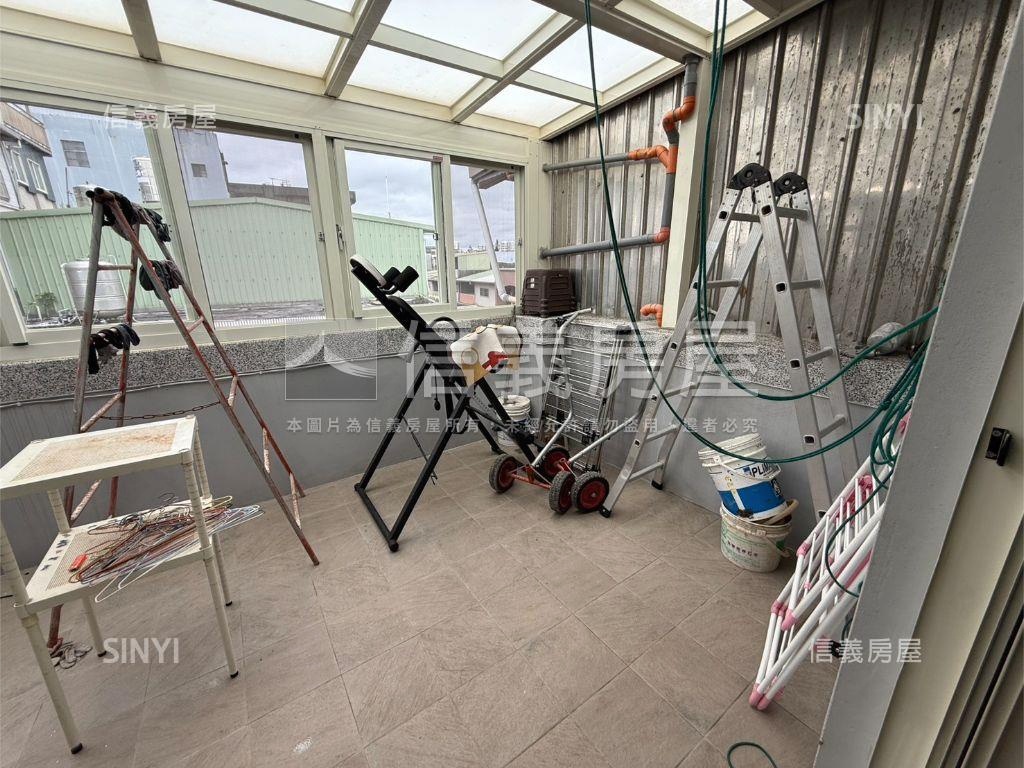 龍岡路整修透天房屋室內格局與周邊環境