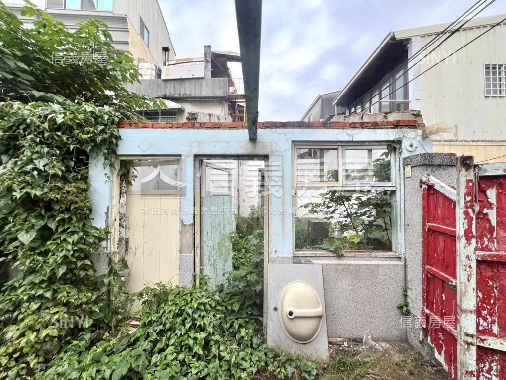 近長榮中學約３４坪土地房屋室內格局與周邊環境