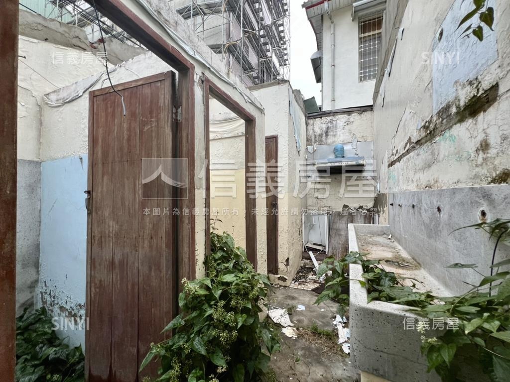 近長榮中學約３４坪土地房屋室內格局與周邊環境