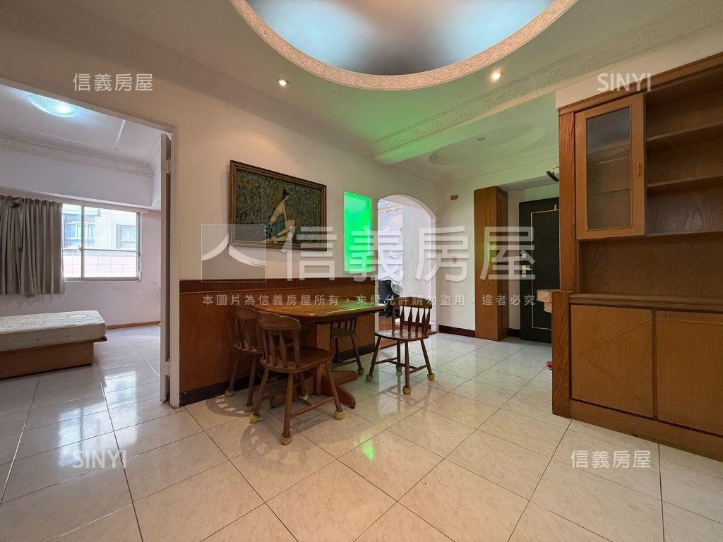 亞灣邊間採光３房車位房屋室內格局與周邊環境