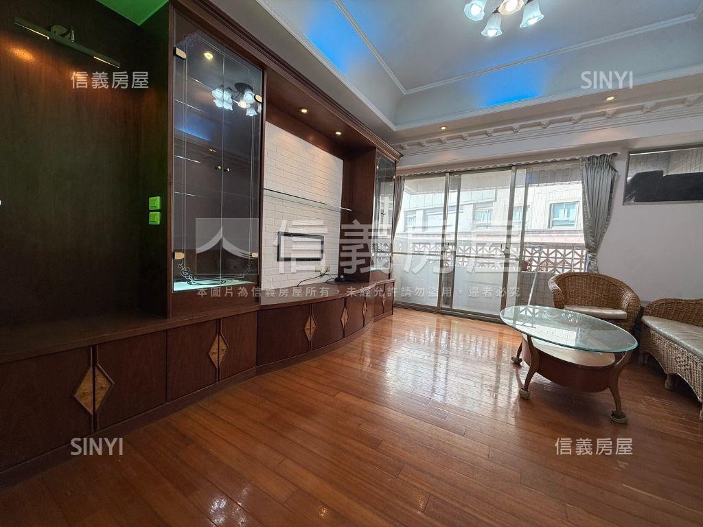 亞灣邊間採光３房車位房屋室內格局與周邊環境