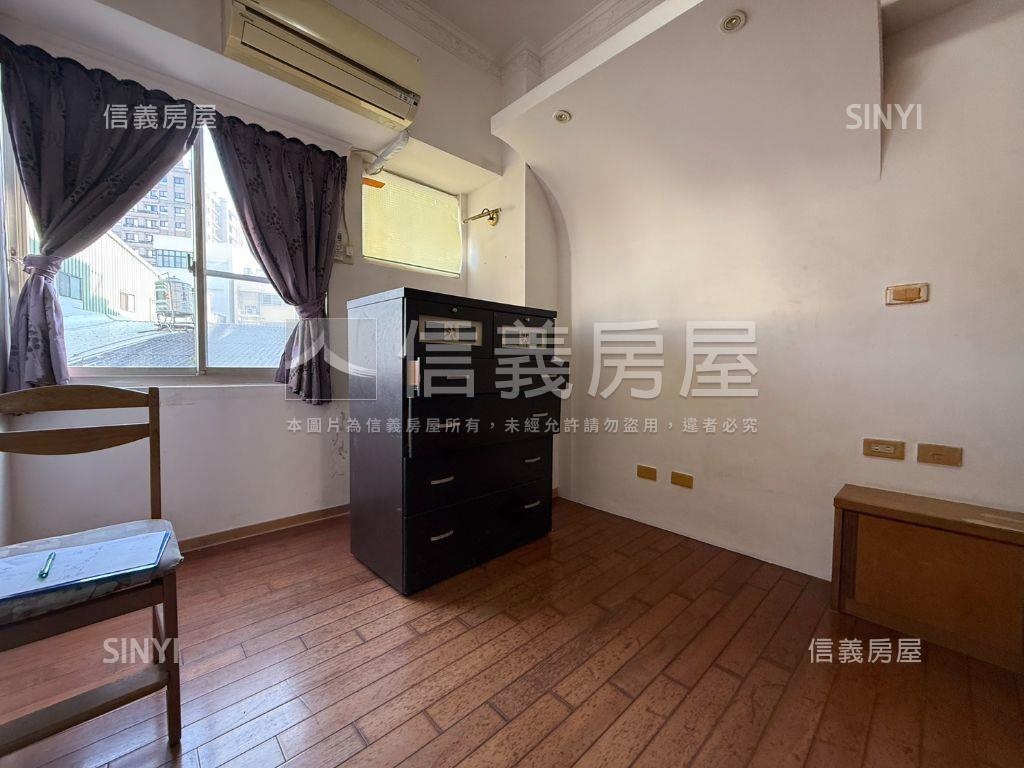 亞灣邊間採光３房車位房屋室內格局與周邊環境